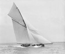 The gaff rigged cutter Bloodhound sailing close-hauled. Creator: Kirk & Sons of Cowes