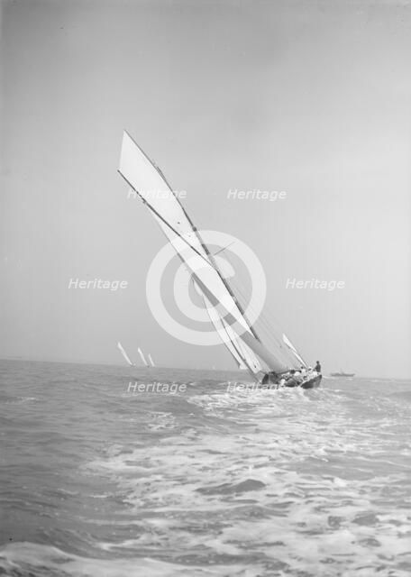 The gaff rigged cutter 'Bloodhound' sailing close-hauled, leaves wake, 1911. Creator: Kirk & Sons of Cowes.