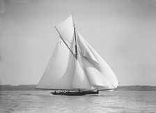 The gaff rigged cutter Bloodhound sailing downwind with spinnaker, 1911. Creator: Kirk & Sons of Cowes