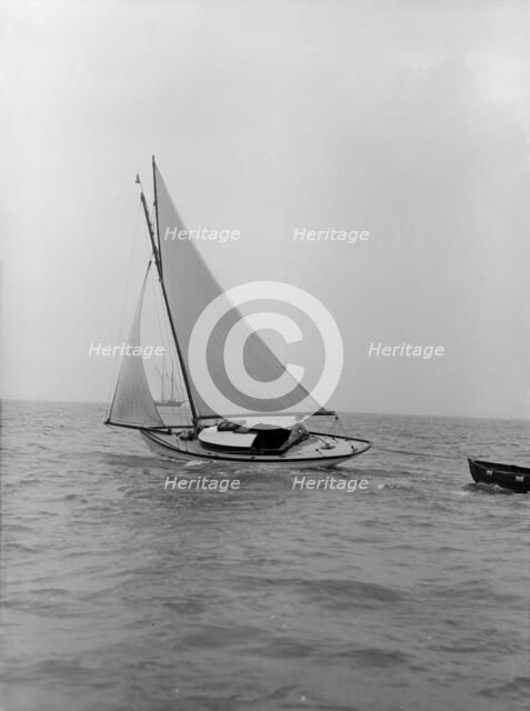 The gaff rigged yacht 'Nautilus', 1912. Creator: Kirk & Sons of Cowes.