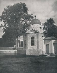 The gazebo and swimming pool at Biddesden House, Wiltshire, 1933