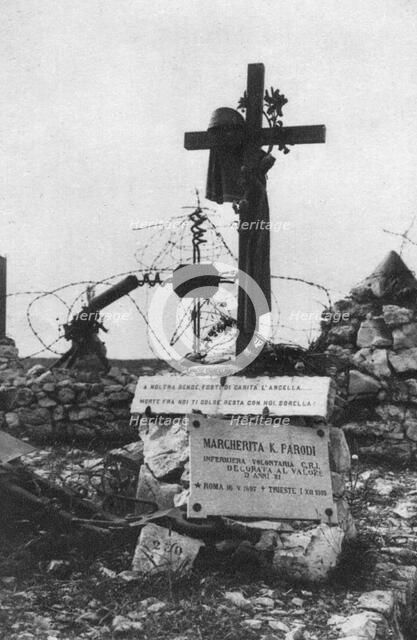 The grave of an Italian Red Cross volunteer nurse, c1918. Artist: Unknown