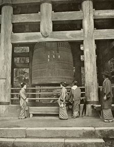 The Great Bell at Chio-In Temple 1910. Creator: Herbert Ponting