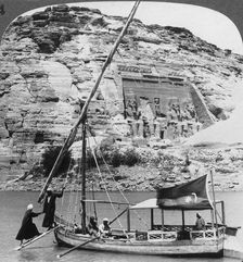 The grotto temple of Abu Simbel, seen from the Nile, Egypt 1905.Artist: Underwood & Underwood