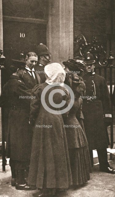 The 'Human Letters' dispatched by Jessie Kenney to Mr Asquith at 10 Downing Street, London, 1909. Artist: Unknown