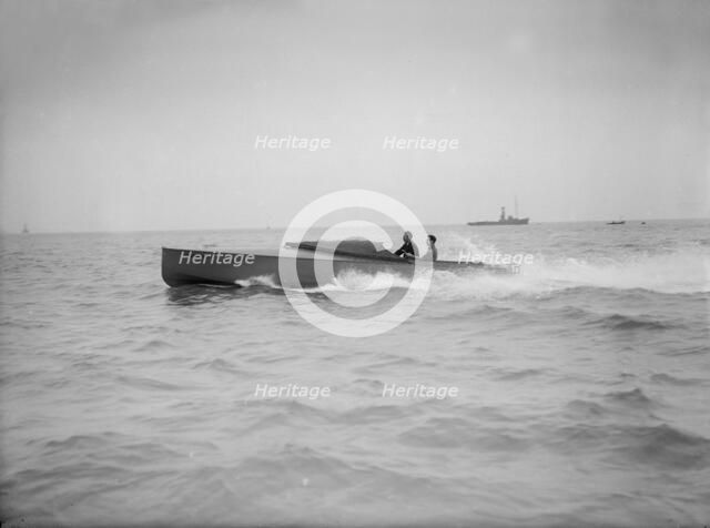 The hydroplane 'Columbine' under way. Creator: Kirk & Sons of Cowes.