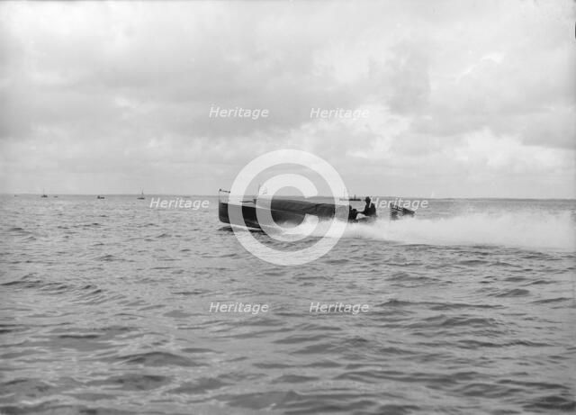The hydroplane 'Izme', 1913. Creator: Kirk & Sons of Cowes.
