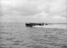 The hydroplane Izme 1913. Creator: Kirk & Sons of Cowes