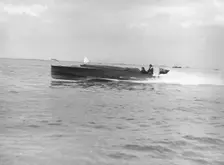 The hydroplane Izme under way, 1913. Creator: Kirk & Sons of Cowes