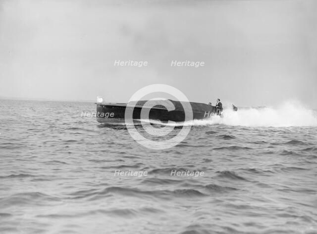 The hydroplane 'Maple Leaf IV', 1913. Creator: Kirk & Sons of Cowes.
