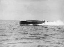 The hydroplane Maple Leaf IV 1913. Creator: Kirk & Sons of Cowes