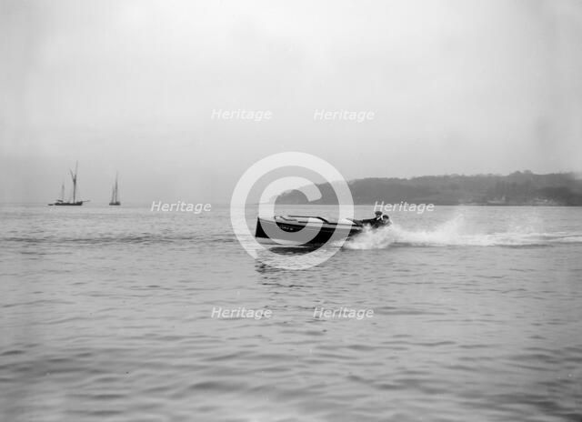 The hydroplane 'Vicuna III' underway, 1913.  Creator: Kirk & Sons of Cowes.