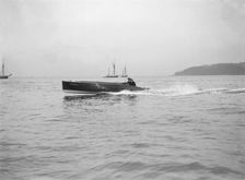 The hydroplane Vicuna III underway, 1913. Creator: Kirk & Sons of Cowes