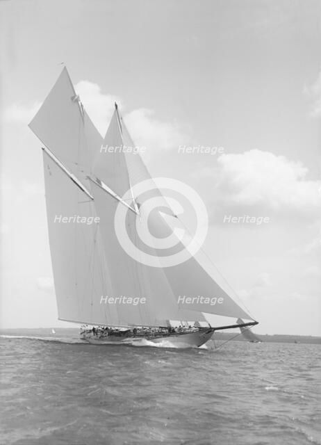 The handsome racing schooner 'Waterwitch', 1911. Creator: Kirk & Sons of Cowes.