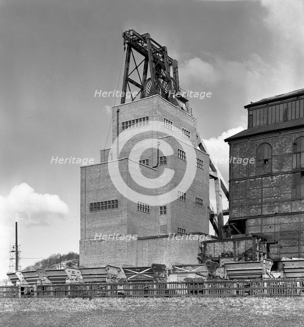 The heapstead at Kadeby Colliery, near Doncaster, South Yorkshire, 1956. Creator: Michael Walters.