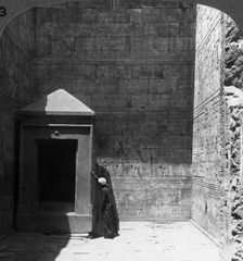 The holy of holies and shrine for the divine image, Temple of Edfu, Egypt 1905.Artist: Underwood & Underwood
