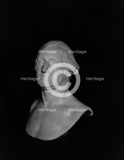 The Houdon bust of George Washington, Mt. Vernon, Va., between 1900 and 1915. Creators: William H. Jackson, Jean-Antoine Houdon.