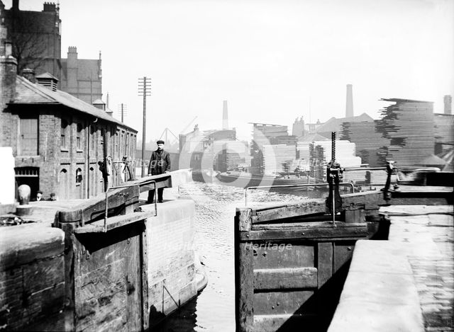 The industrial landscape on the Regent's Canal, London, c1905. Artist: Unknown
