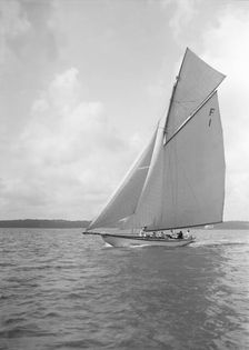 The International 10 Metre class Irex (F1) sailing close-hauled, 1911. Creator: Kirk & Sons of Cowes