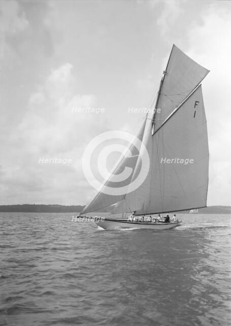 The International 10 Metre class 'Irex' (F1) sailing close-hauled, 1911. Creator: Kirk & Sons of Cowes.