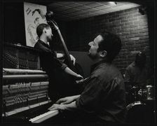 The Jonathan Gee Trio in concert at The Fairway, Welwyn Garden City, Hertfordshire, 7 February 1999. Artist: Denis Williams