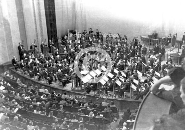 The Kuybyshev première of Shostakovich's Symphony No. 7 on March 5, 1942 by the Bolshoi..., 1942. Creator: Anonymous.