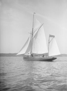 The ketch Apache under sail, 1911. Creator: Kirk & Sons of Cowes
