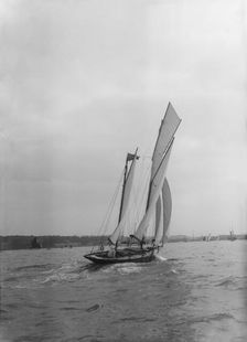 The ketch Corinda under sail. Creator: Kirk & Sons of Cowes