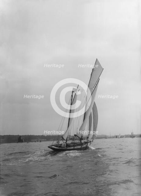 The ketch 'Corinda' under sail. Creator: Kirk & Sons of Cowes.