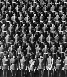 The King and his guards, 1935