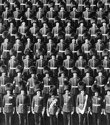 The King and his guards, 1935