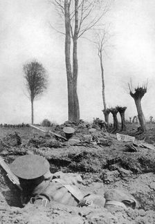 The King's Liverpool regiment waiting for the Germans, First World War, 1914-1918, (c1920). Artist: Topical Press Agency