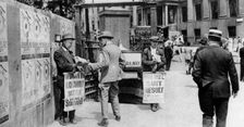 The lunchtime newspaper paper headlines, Trafalgar Square, London, 1926-1927