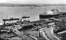 The landing stage at Liverpool docks, Merseyside, early 20th century