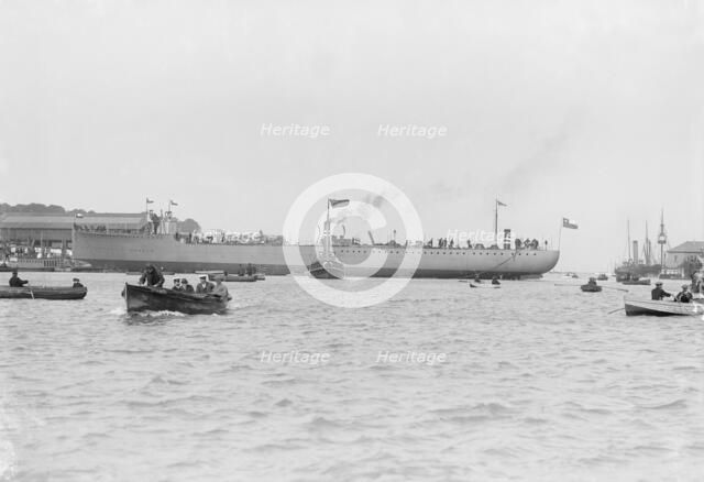 The launch of Chilean destroy 'Almirante Lynch', 28th September 1912. Creator: Kirk & Sons of Cowes.