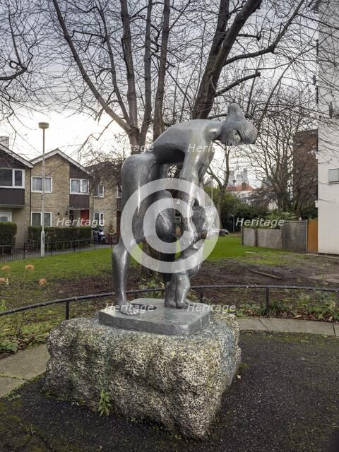 'The Lesson', sculpture by Franta Belsky, Bethnal Green, London, 2015. Artist: Chris Redgrave.
