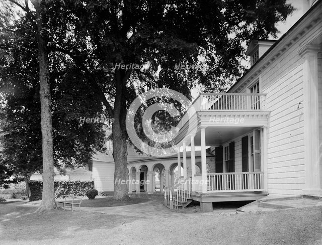 The Library piazza and the south colonnade, Mt. Vernon, Va., between 1900 and 1915. Creator: William H. Jackson.