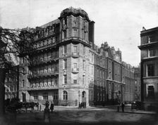 The London (later Royal) Homeopathic Hospital, corner of Queen Square and Great Ormond Street... Creator: Unknown