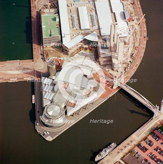 The Lowry Centre, Salford Quays, Manchester, 2001. Artist: EH/RCHME staff photographer