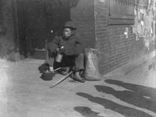 The paper gatherer, Chinatown, San Francisco, between 1896 and 1906. Creator: Arnold Genthe