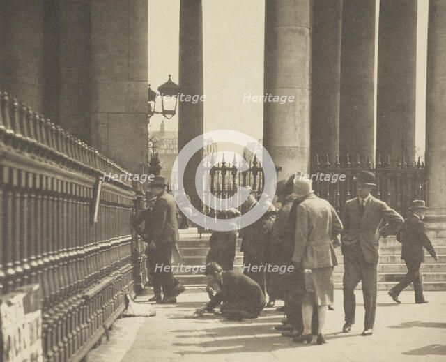 The pavement artist. From the album: Photograph album - London, 1920s. Creator: Harry Moult.