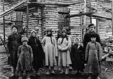 The peasants at the construction of the metallurgical plant near Kaluga, 1902