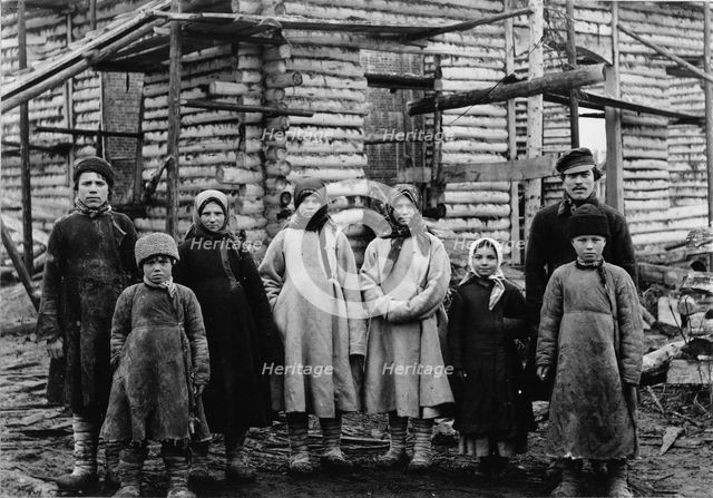 The peasants at the construction of the metallurgical plant near Kaluga, 1902.