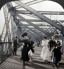 The promenade, Williamsburg Bridge, New York, USA, c1900s. Artist: Excelsior Stereoscopic Tours