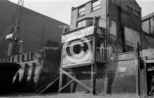 The Prospect of Whitby, 57 Wapping Wall, Shadwell, London, c1945-c1965.  Artist: SW Rawlings