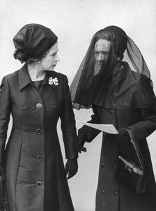 The Queen turns to speak to the Duchess of Windsor, St George's Chapel, 5th June 1972. Creator: Unknown