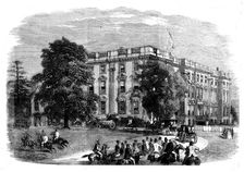 The Queen's Visit to Birmingham - Arrival of Her Majesty at Stoneleigh Abbey, 1858. Creator: Unknown