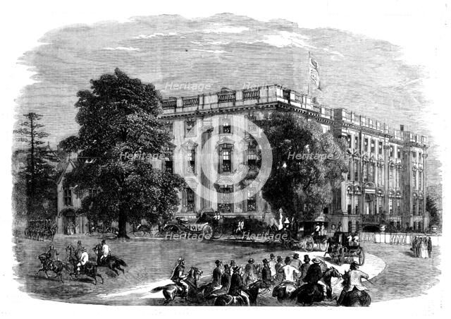 The Queen's Visit to Birmingham - Arrival of Her Majesty at Stoneleigh Abbey, 1858. Creator: Unknown.