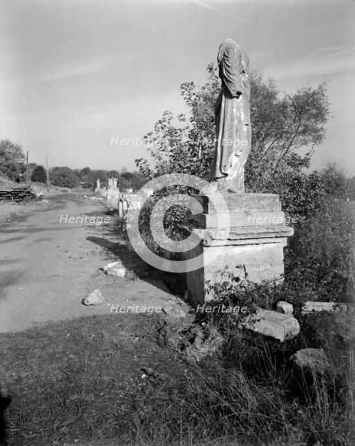 The remains of an Italianate terrace in Crystal Palace Park, Bromley, 1981. Artist: Paul Barkshire