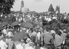 The reunion at "Bloody Angle" - Pickett's men in for[e]ground; Union men lined against wall, 1913. Creator: Bain News Service
